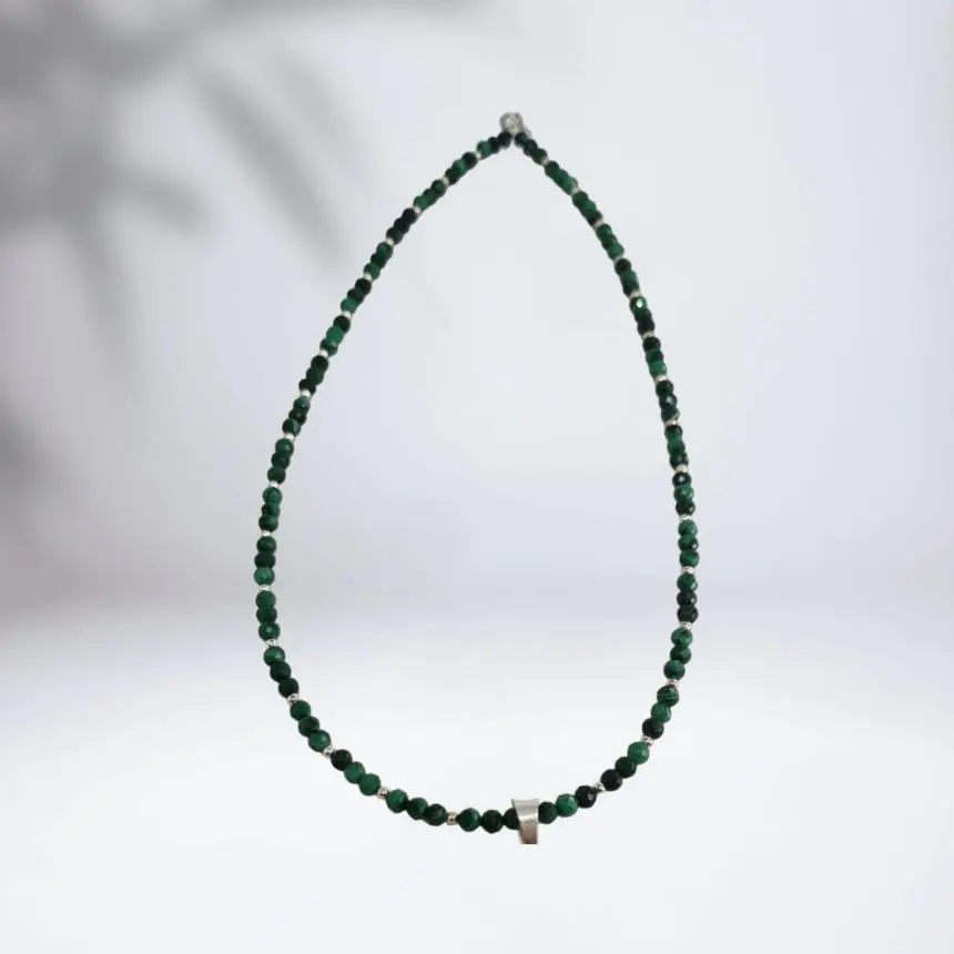 Colar Pedras Naturais em Tons de Verde