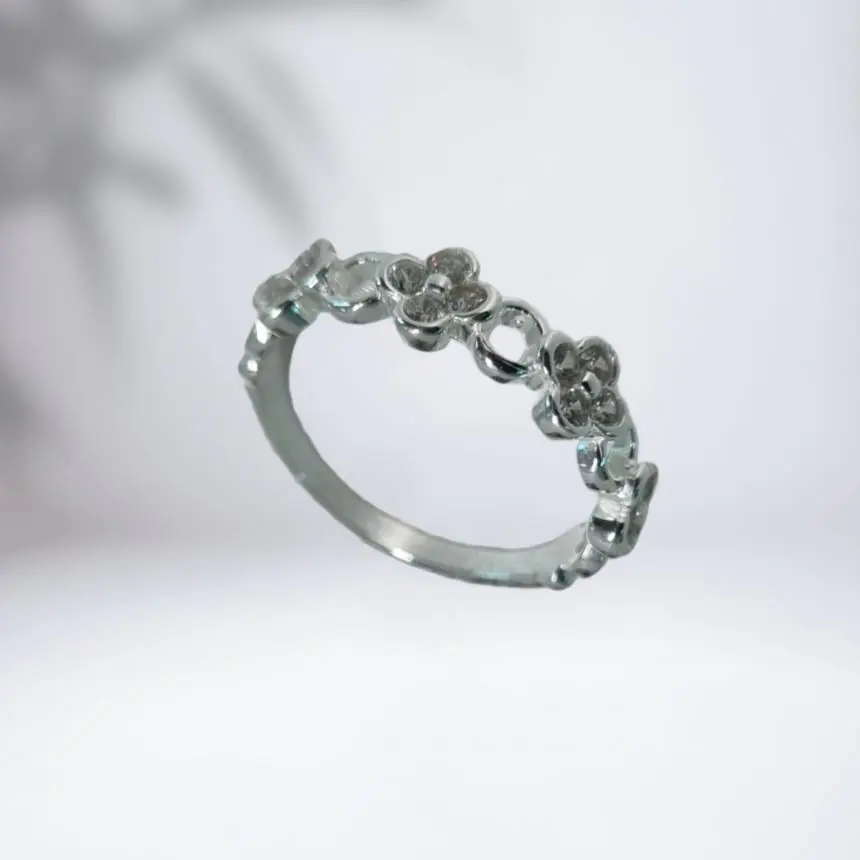 Anel  Trevo Zirconia