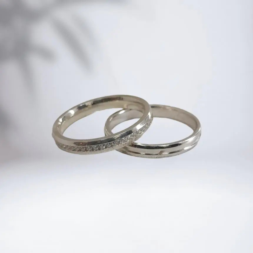 Conjunto aliança zirconia e lisa abaulada