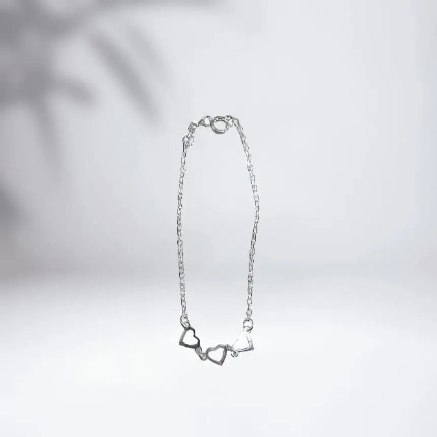 Pulseira tres coração vazado