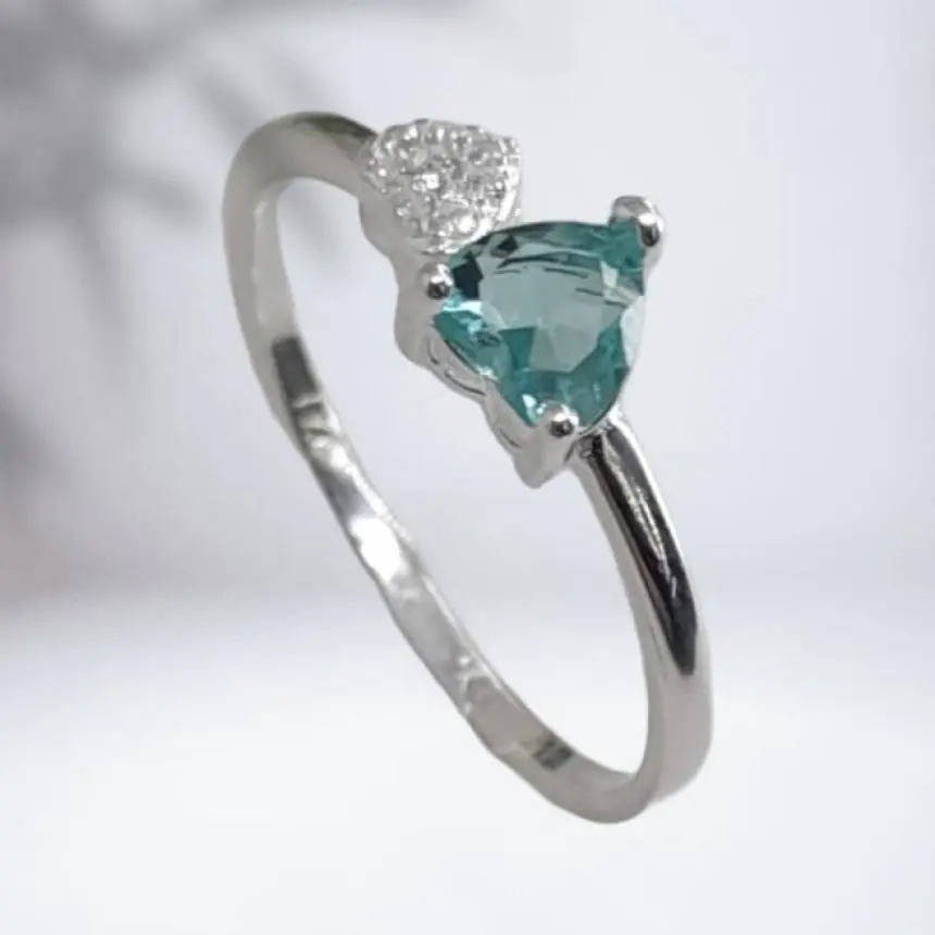 Anel coração duplo verde com zirconia