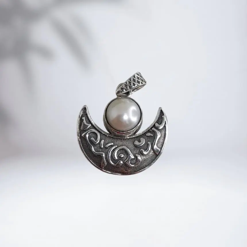 Pingente meia lua e perola