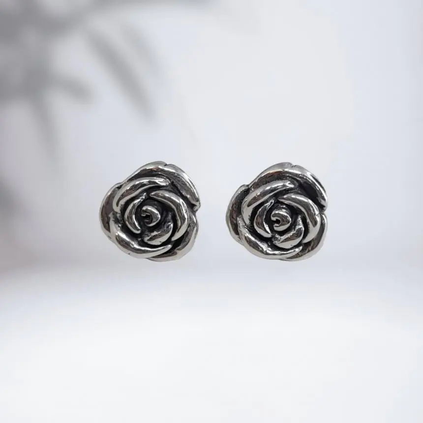 Brinco flor eletroformação