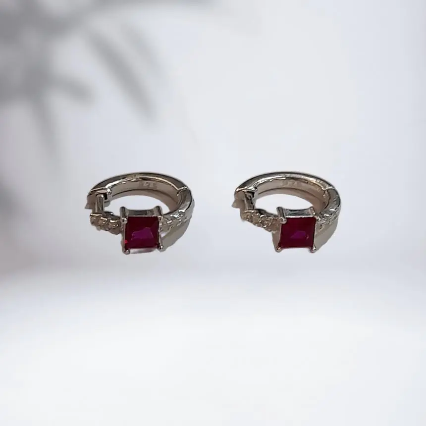 Brinco argolinha cravejado pedra zirconia rosa