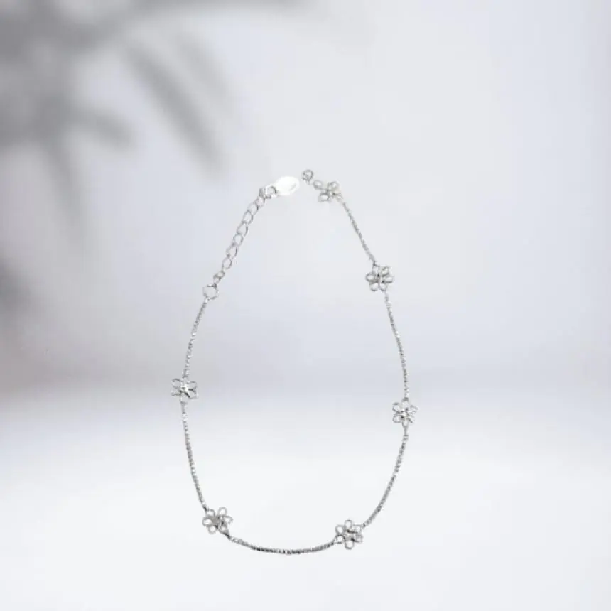 Pulseira mini flores vazadas