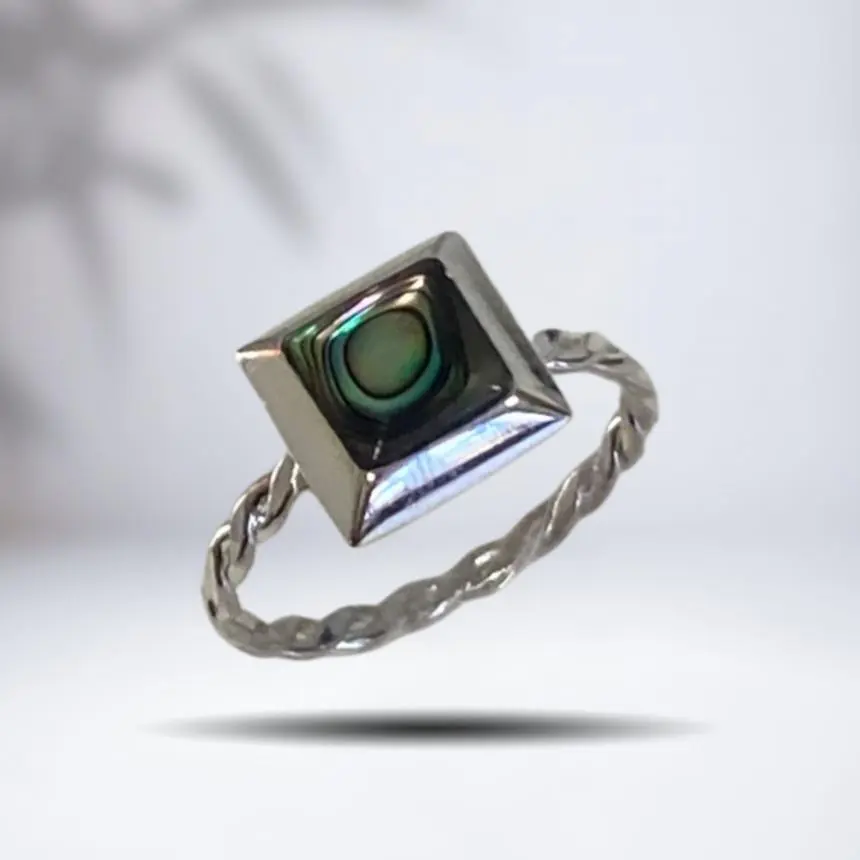 Anel aro torcido abalone quadrado