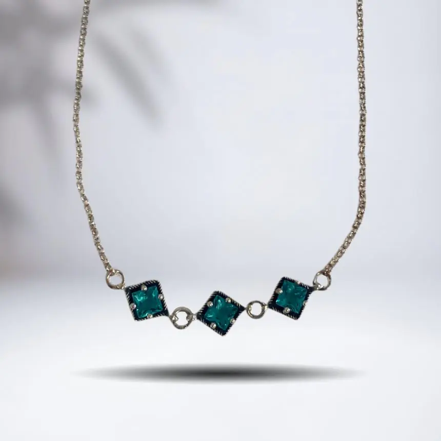 Colar choker três zircônias verdes
