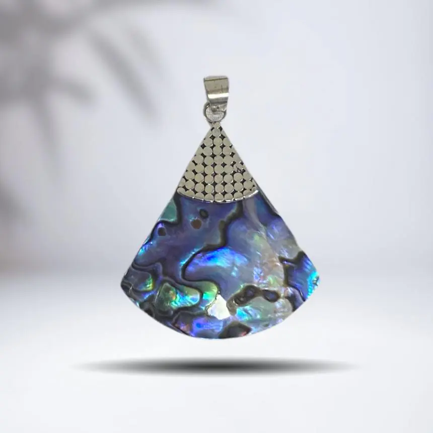 Pingente abalone triangular fundo arredondado