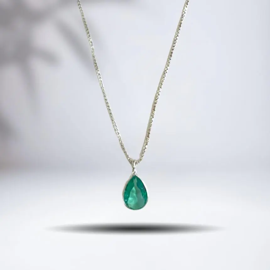 Colar ponto de luz gota zircônia verde