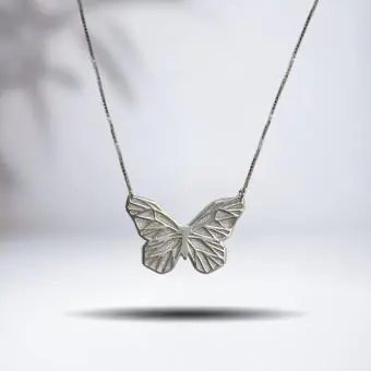 Colar borboleta asas vazadas lisa - Código 1003
