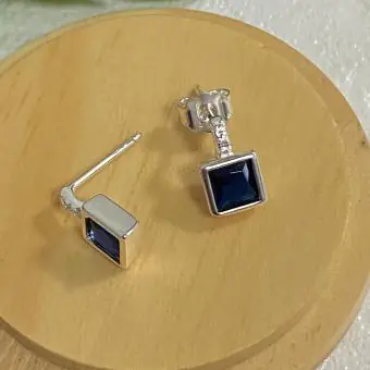 Conjunto colar e brincos quadrados marinho cravejados
