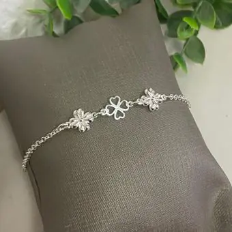 Pulseira elos duas flores e trevo central