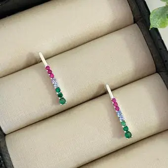 Brinco pino longo cravejado zircônia colorida