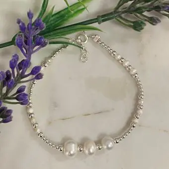 Pulseira pérola intercalada bola prata