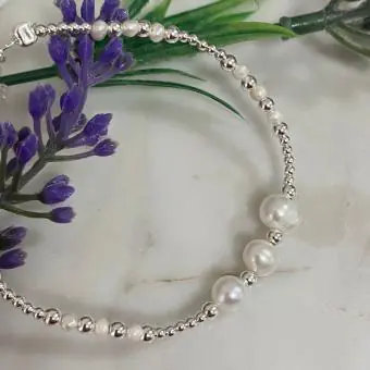 Pulseira pérola intercalada bola prata