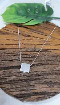 Colar de Pingente Quadrado Prata Branca