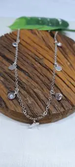 Choker Medalhas e Pontos de Luz