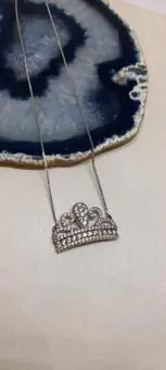 Corrente com Pingente Coroa em zirconia  (semi joia)