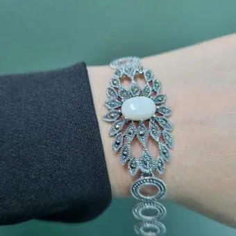 Pulseira Madreperola Larga Circulos Vazados