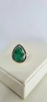 Anel Gota Pedra Esmeralda