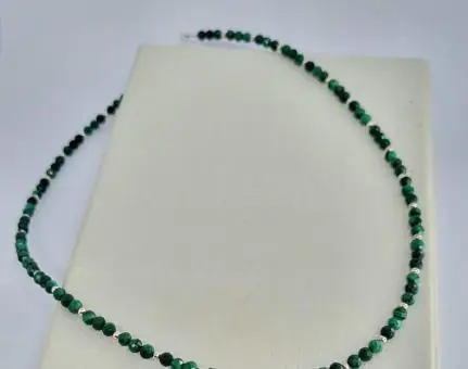 Colar Pedras Naturais em Tons de Verde
