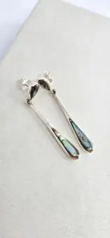 Brinco Alongado com Pedra Abalone