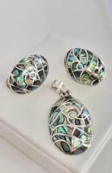 Brinco e Pingente pedra Abalone