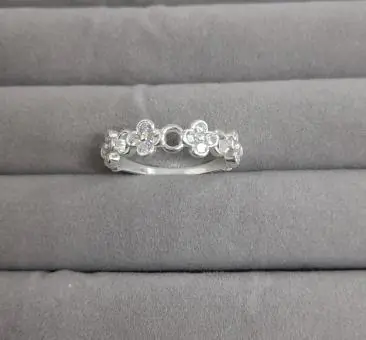 Anel  Trevo Zirconia