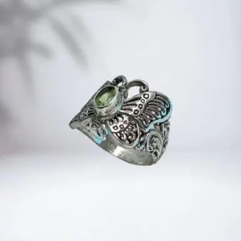 Anel Bali borboleta com Pedra Peridoto