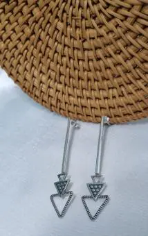 Brinco Pino Logo Triangular Bali