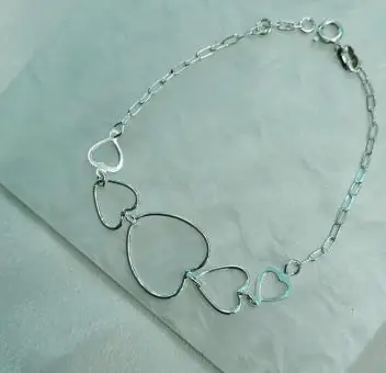 Pulseira corações vazados