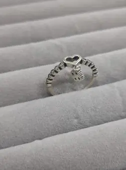 Anel coração vazado com trevo Zirconia