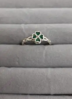 Anel trevo zirconia  verde