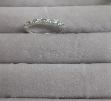 Anel meia aliança cravejado zirconia verde
