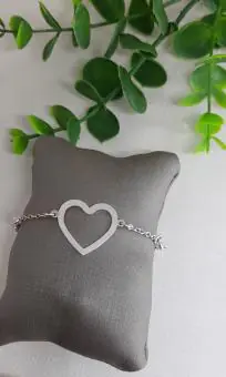 Pulseira coração vazado com mini zirconias