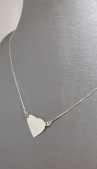 Colar coração chapado