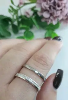 Conjunto aliança zirconia e lisa abaulada