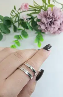Conjunto aliança reta ponto luz zirconia e lisa
