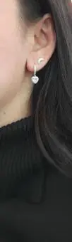 Brinco argolinha coração zirconias