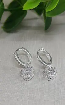 Brinco argolinha coração zirconias