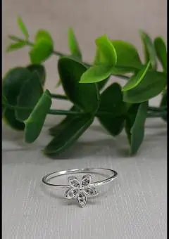 Anel florzinha miolo em zirconia