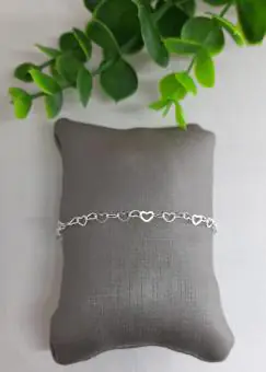 Pulseira lisa coraçoes vazados