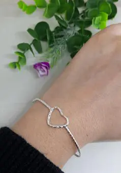 Pulseira aro torcido coração vazado