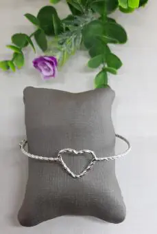 Pulseira aro torcido coração vazado