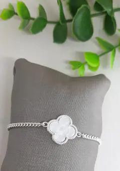 Pulseira trevo madreperola grande resinado