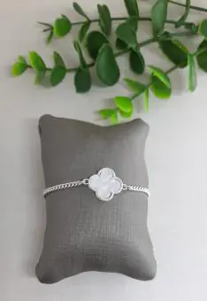 Pulseira trevo madreperola grande resinado