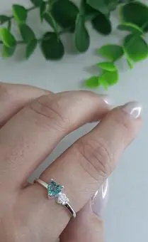 Anel coração duplo verde com zirconia
