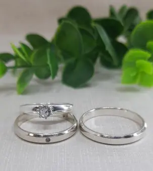 Conjunto alianças e solitario com zirconia central