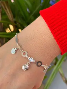 Pulseira corações e concha