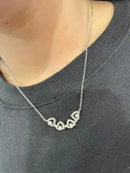 Colar trevo em forma de coração cravejado zirconia